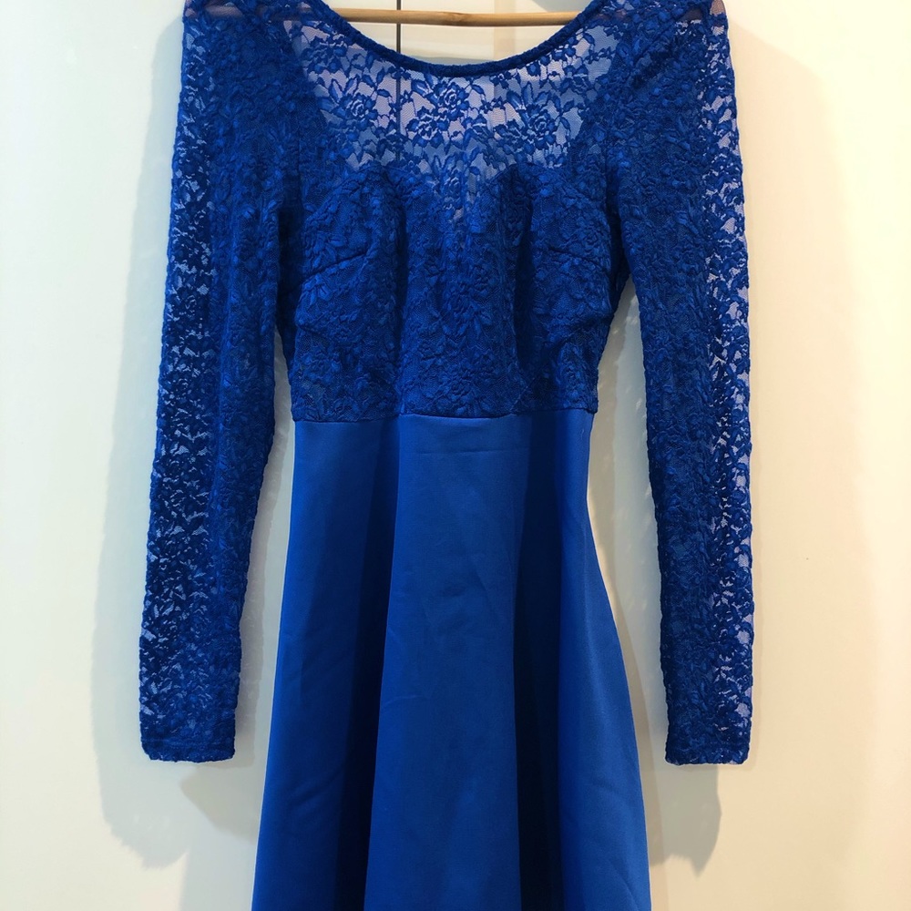 Xenia Boutique long sleeve, lace backless dress